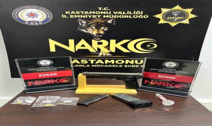 Kastamonuda uyuşturucu maddeyle yakalanan 4 kişi gözaltına alındı