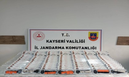 Kayseride 121 adet kaçak akıllı saat yakalandı