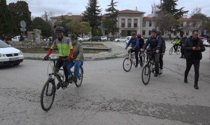 Kırklarelinde 3 Aralık Dünya Engelliler Gününde farkındalık için pedala bastılar