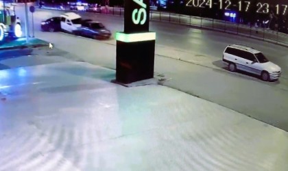 Kırmızı ışık ihlalinin neden olduğu kazada ortalık savaş alanına döndü