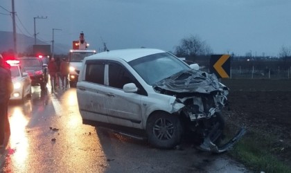 Kontrolden çıkan araç enerji nakil hattı direğine çarptı: 1 yaralı