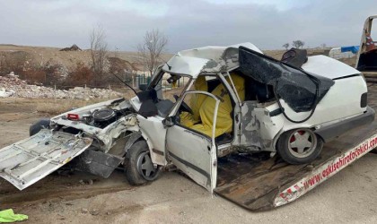 Kontrolden çıkan otomobil beton elektrik direğine çarptı, 18 yaşındaki sürücü hayatını kaybetti