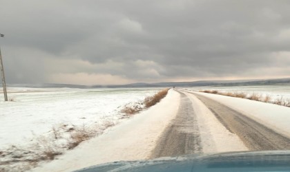 Konyada dolu yağışı etkili oldu, mahalle beyaza büründü