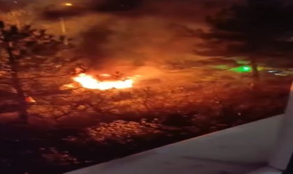 Küçükçekmecede park halindeki araç alev alev yandı