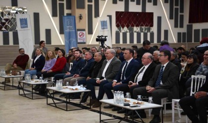 Kuşadasında deprem paneli düzenlendi