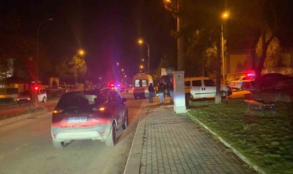 Kütahyada dur ihtarına uymayan sürücü polise çarptı