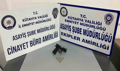 Kütahyada ruhsatsız silah operasyonu, şüpheli kaçmaya çalışırken yakalandı