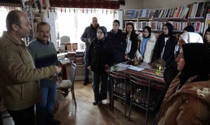 Lise öğrencilerinden duygulandıran ziyaret