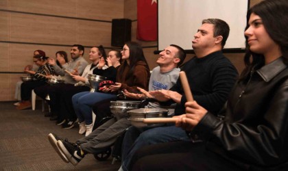 Liseli öğrenciler ve engelli bireyler Osmangazide ortak gösteri yaptı