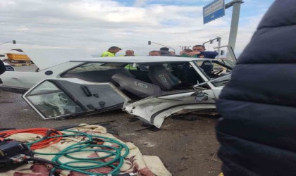 Manisada iki otomobil çarpıştı: 3 yaralı