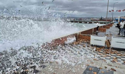 Marmara Denizi ulaşımına poyraz engeli