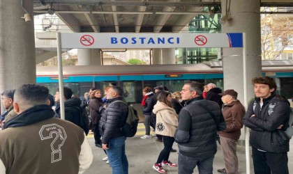 Marmarayda bir kişi raylara atlayarak intihar etti