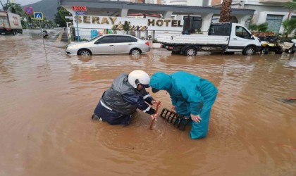 Marmarise 3 günde metrekareye 158.2 m3 yağmur düştü