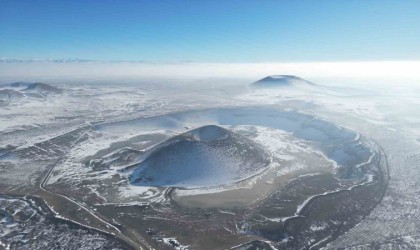Meke Gölü beyaz örtüsüyle havadan görüntülendi