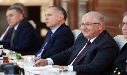 Milli Savunma Bakanı Güler medya temsilcileri ile buluştu