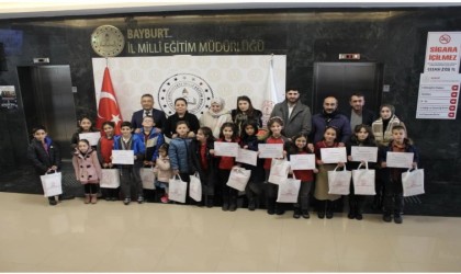 Minik Eller Tasarlıyor Projesinde ‘Kendi Oyunumu Tasarlıyorum konusunda dereceye giren öğrenciler ödüllendirildi