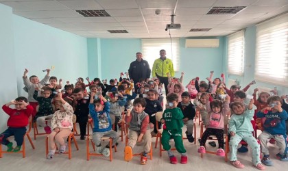 Minik öğrencilere trafik güvenliği eğitimi