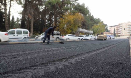 Nizip Belediyesi ekipleri yol yapımına devam ediyor