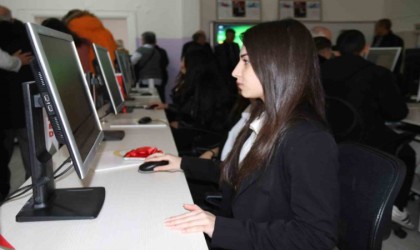 Öğrenciler, 20 yıllık tedavülden kalkmış sistemlerin günceline hayırseverler sayesinde kavuştu