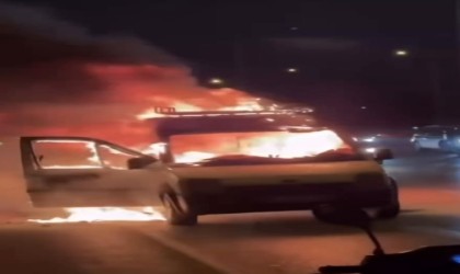 Otomobil alev topuna döndü