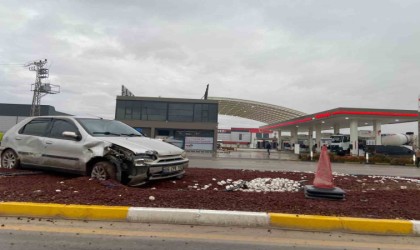 Otomobil elektrikli bisiklete çarptı: 1 yaralı