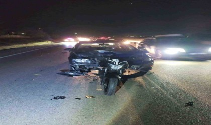 Otomobil motosiklete çarptı: 2 yaralı