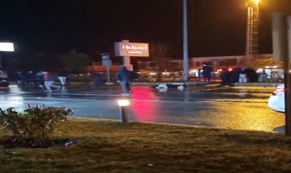 Otomobilin çarptığı 3 kişi yaralandı