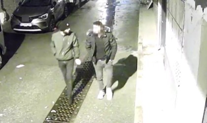 Para dolu çantayı alamayınca cüzdanı çaldılar, kıskıvrak yakalandılar