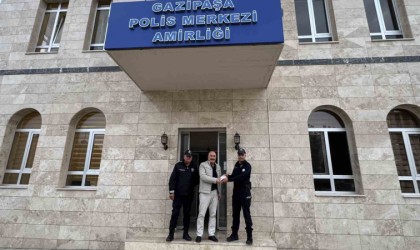 Polis ekipleri buldukları 30 bin 200 TLyi sahibine teslim etti