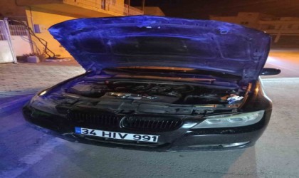 Polisten kaçan şüpheliler aracın kaputuna sakladıkları silah ve uyuşturucuyla yakalandı