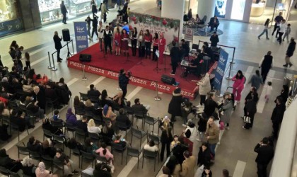 Sağlık çalışanlarından oluşan korodan yeni yıl konseri