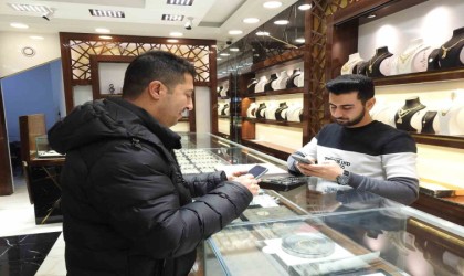 Sahte dolar iddiaları vatandaşları altına yönlendirdi