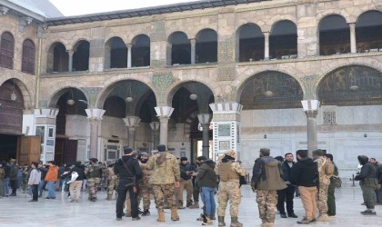 Şamdaki tarihi Emevi Camii görüntülendi: Suriyeliler camiye akın etti