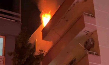 Samsunda korkutan yangın: Çatı katı alevlere teslim oldu