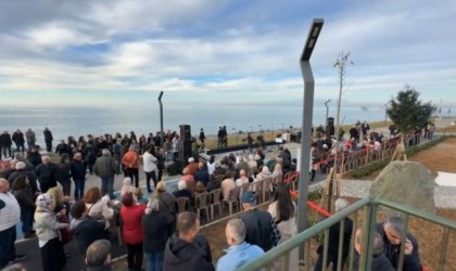 Şehit cenazesi sırasında konserli anıt açılışı yaptılar