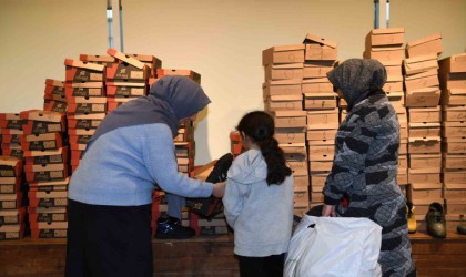 Sevgi Mağazası ihtiyaç sahiplerinin yanında