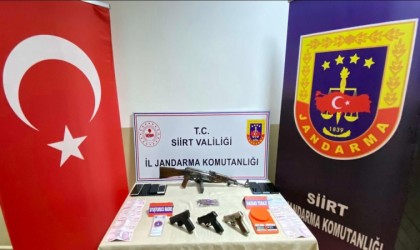 Siirtte silah ve uyuşturucu madde ele geçirildi: 2 gözaltı