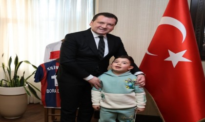 Silivri Belediye Başkanı Balcıoğlu, DMD ile mücadele eden Çınar için destek çağrısı yaptı