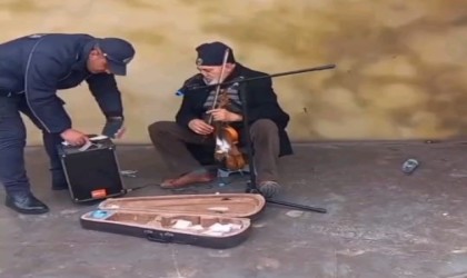 Sokak müzisyenine zabıta müdahalesi