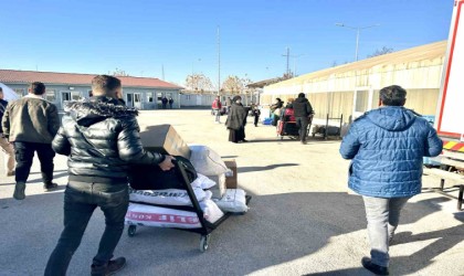 Suriyede Esad rejiminin yıkılmasıyla mülteciler ülkelerine dönmeye devam ediyor