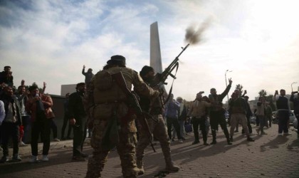 Suriyede muhalifler ve Esad rejimi arasındaki çatışmalarda en az 900 kişi öldü