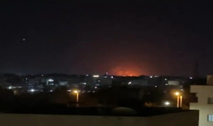 Suriyede yaşanan patlamalar ve yükselen alevler Mardinden görüntülendi
