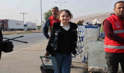 Suriyeliler Cilvegözünden ülkelerine heyecanla dönüyor