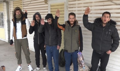 Suriyeliler Türkiyeye teşekkür ederek memleketlerine dönüyor