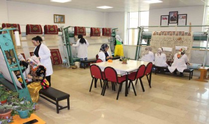 Tamamlanması en az 8 ay sürecek olan halıların yapımı başladı