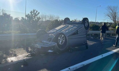 TEMde çarpışan otomobillerin sürücüleri yarandı
