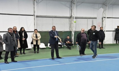 Tenis ve yüzme etkinliğinde buluştular