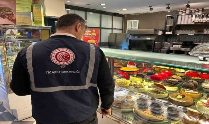 Ticaret Bakanlığı ekipleri İzmirde market ve pastaneleri denetledi