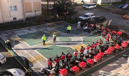 Trafik güvenliği için motokuryelere eğitim verildi