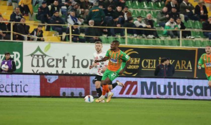Trendyol Süper Lig: Alanyaspor: 0 - Gaziantep FK: 0 (İlk yarı)